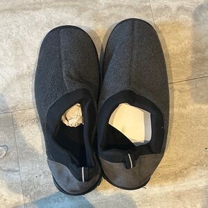 Men's Gray Slippers